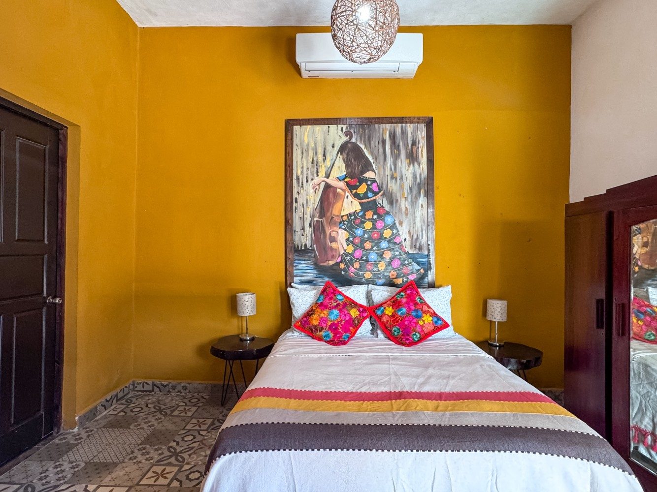 Habitación con muro amarillo Yucatán